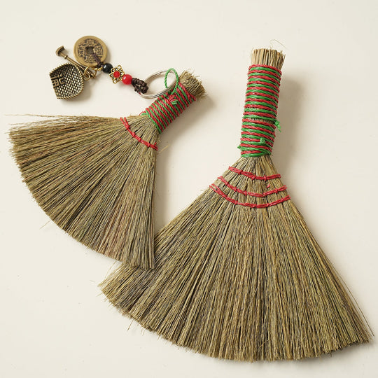 Balai Artisanal Design Unique Léger et Pratique 2