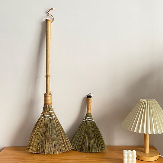 Balai Artisanal Design Unique Léger et Pratique 3