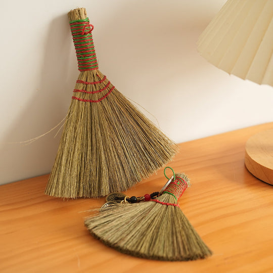 Balai Artisanal Design Unique Léger et Pratique 4