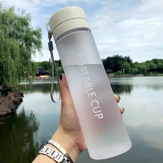 Bouteille d'eau portable pour femmes élégante 0