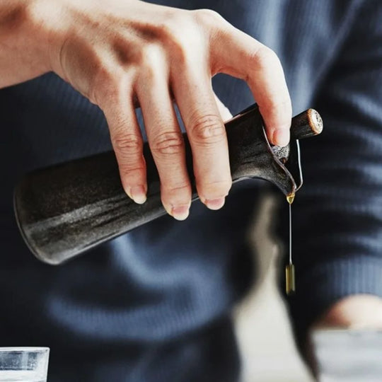 Bouteille en céramique pour huiles et épices 4