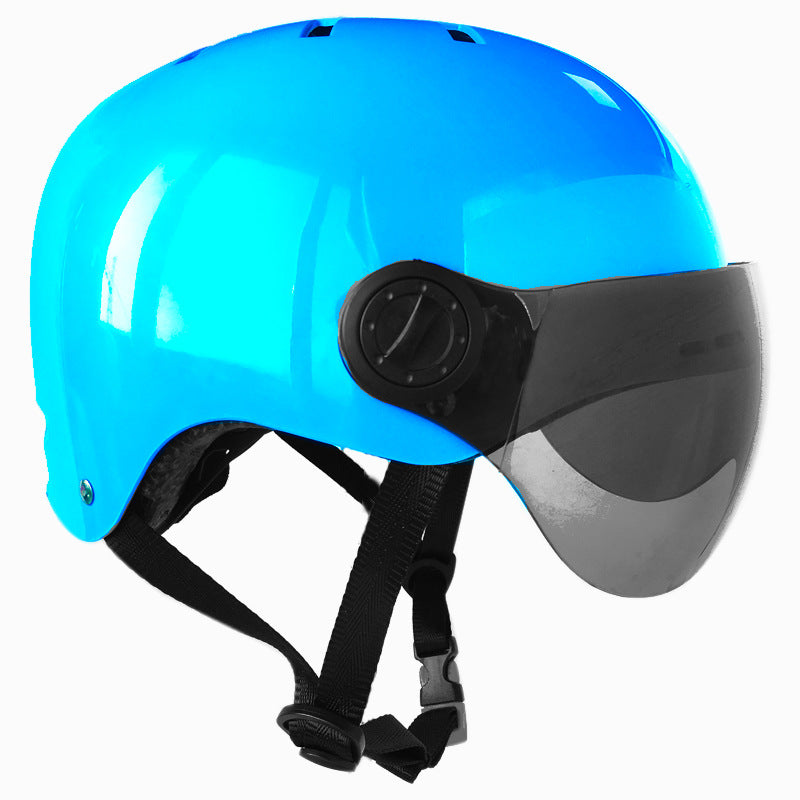 Casque de vélo urbain avec visière teintée et mentonnière ajustable pour homme et femme 1