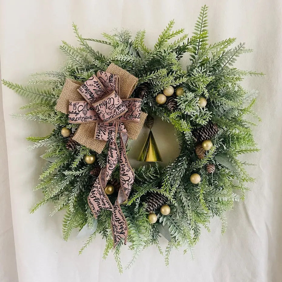 Couronne de Noël Décorative avec Pommes de Pin et Cloche 5