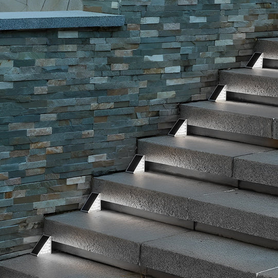 Éclairage Solaire Extérieur d'Escalier Triangulaire Intelligent avec Autonomie Nocturne 1