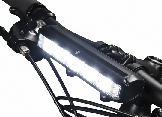 Éclairage Vélo LED Multifonctionnel Énergétique avec Modes Puissants et Résistance à l'Eau IPX6 0
