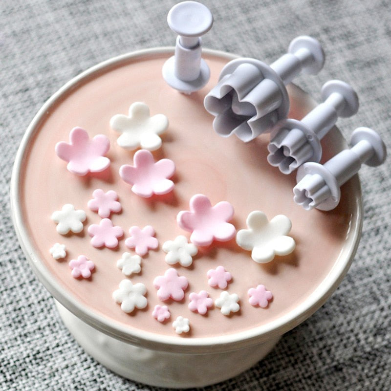 Ensemble d'Emporte Pièces Fleurs de Prunier pour Pâtisserie, 4 Motifs Variés 0