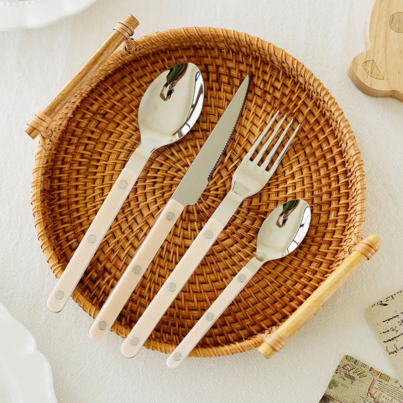 Ensemble de Vaisselle 24 Pièces pour 6 Personnes avec Assiettes Plates et Couvert Design Gravé 2