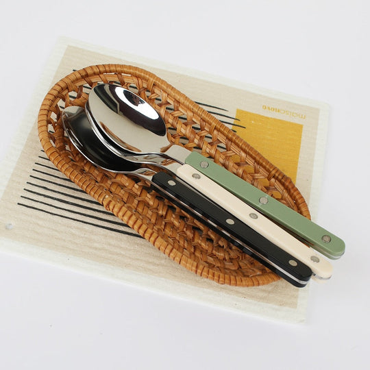 Ensemble de Vaisselle 24 Pièces pour 6 Personnes avec Assiettes Plates et Couvert Design Gravé 4