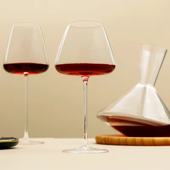 Ensemble de verres à vin et à champagne faits à la main avec un design raffiné 8