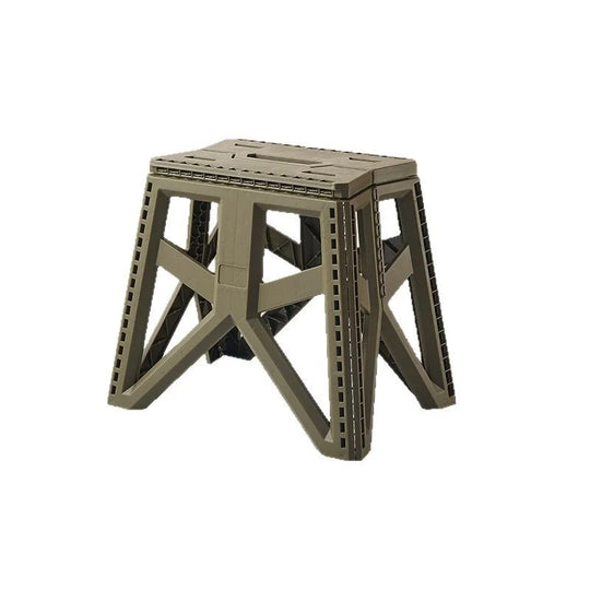 Escabeau pliable compact pour homme et femme pratique et stable 4