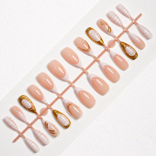 Faux Ongles Artificiels pour Femme Style Artistique avec Accents Dorés 4