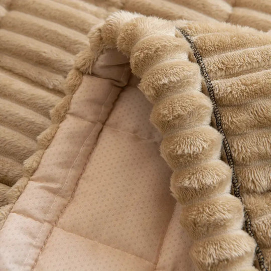 Housse de canapé à bords plissés pour un style chaleureux 1