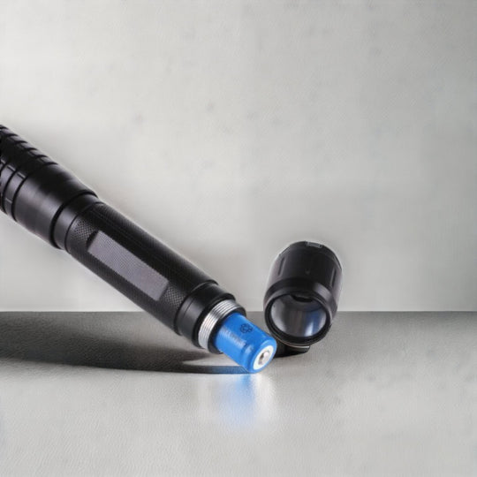 Lampe Torche Tactique Puissante Rechargeable LED pour Aventures en Plein Air 5