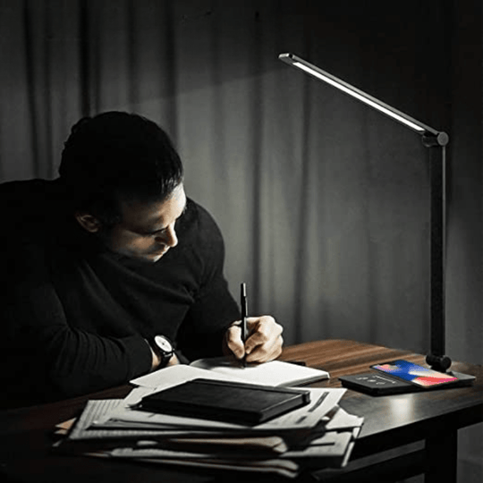 Lampe de Bureau LED Moderne avec Chargement Sans Fil 4
