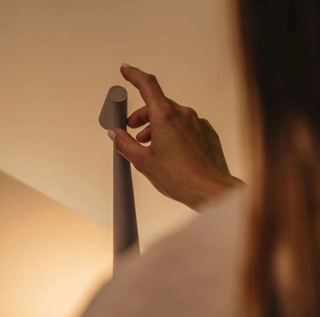 Lampe de Table Dimmable Rechargeable Sans Fil Aluminium Moderne 2