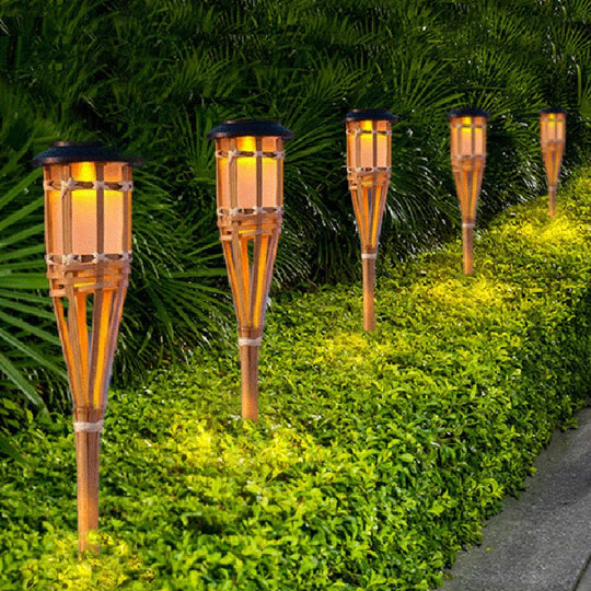 Lampes de jardin à énergie solaire en design bambou 1