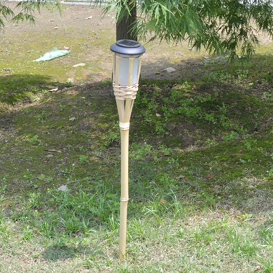 Lampes de jardin à énergie solaire en design bambou 3