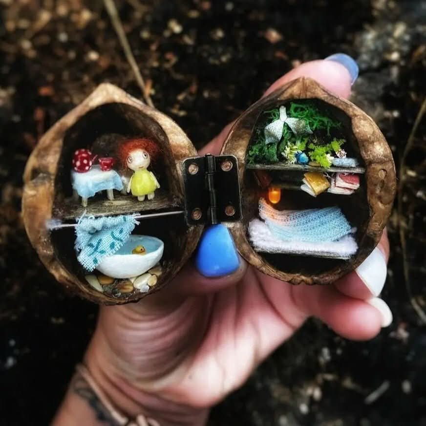 Maison de Poupée Miniature Éclairée en Coquille de Noix 8