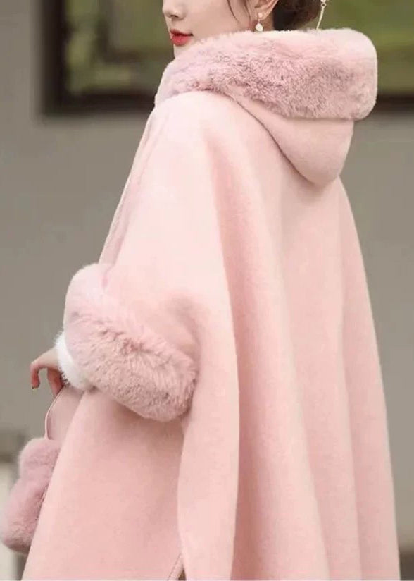 Manteau à capuche avec col en fourrure et pompon pour femmes 4