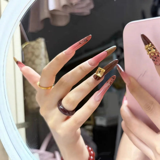 Manucure Ongles Stiletto Style Moderne Femme 2