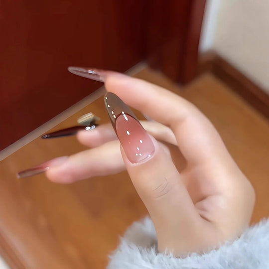 Manucure Ongles Stiletto Style Moderne Femme 3