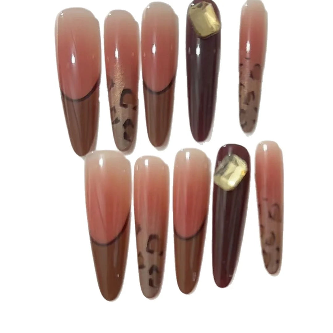 Manucure Ongles Stiletto Style Moderne Femme 4