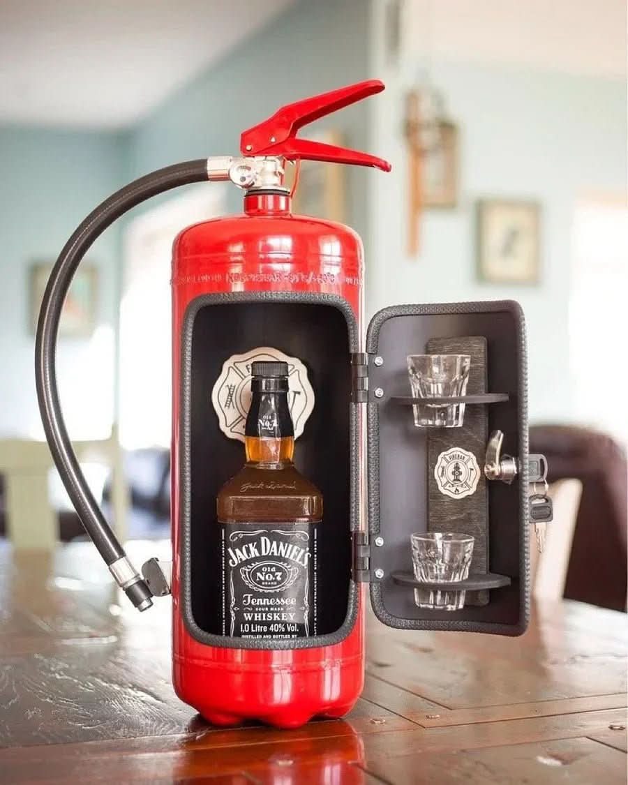 Mini Bar Caché Design Extincteur Pratique et Original 3