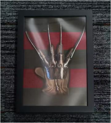 Objet de Collection Boîte à Ombres Freddy Krueger avec Gant et Pull 0