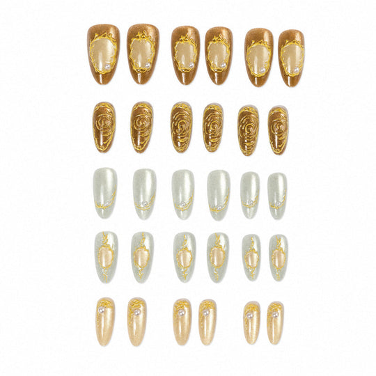 Ongles artificiels décorés pour femme style raffiné 3