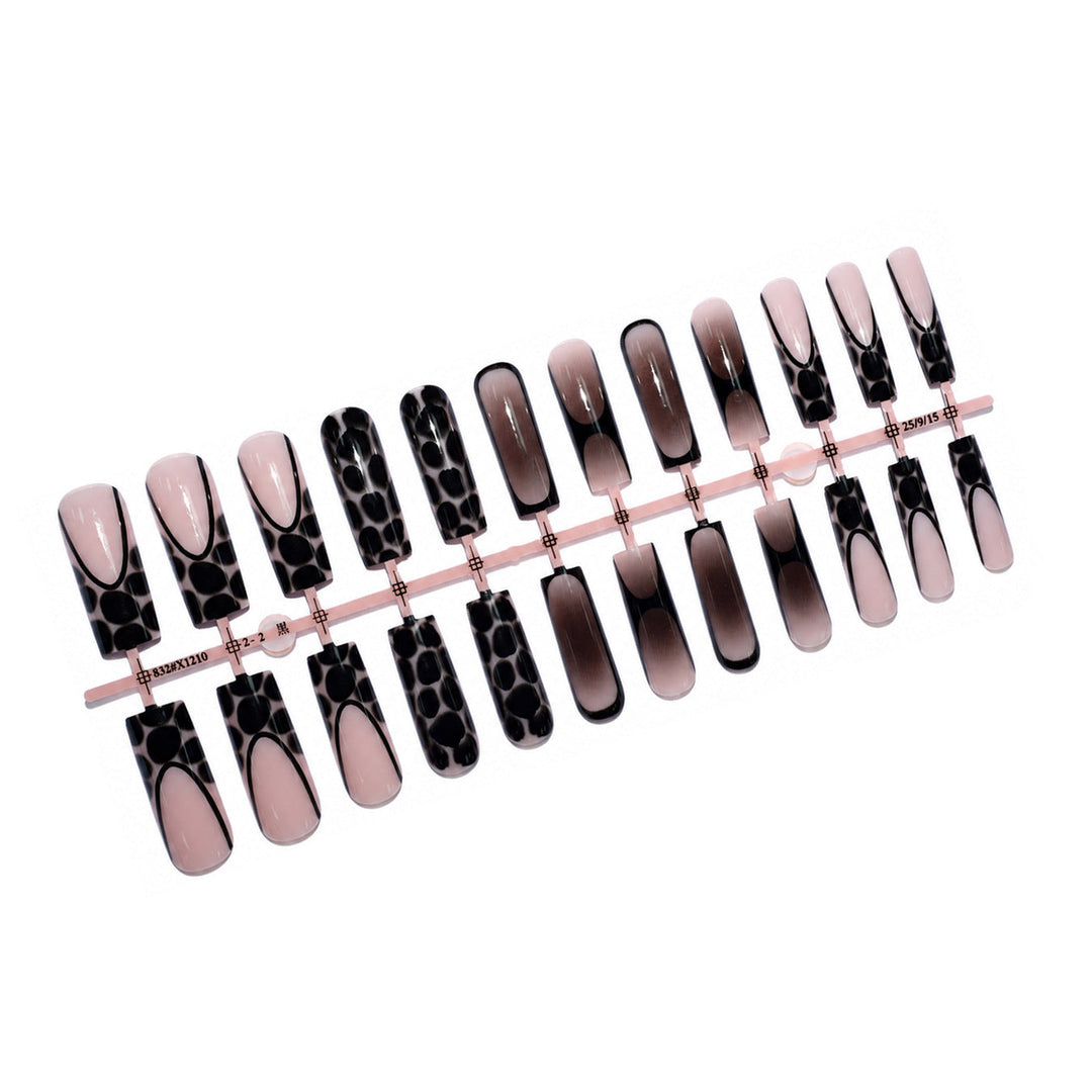 Ongles artificiels modernes pour femmes design varié 5
