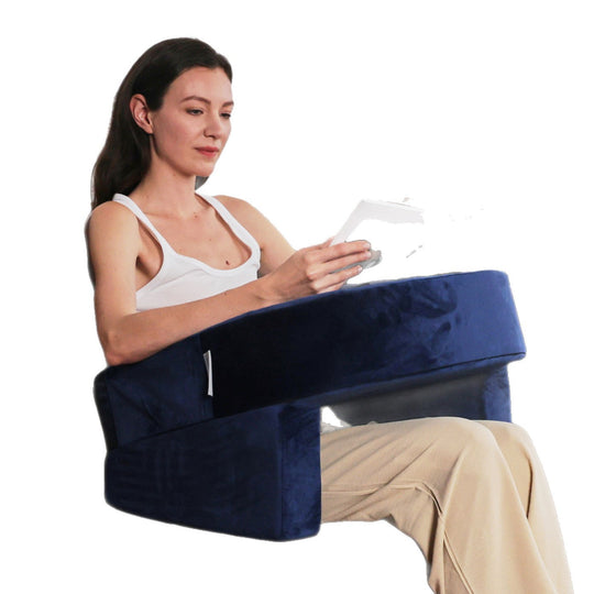 Oreiller de lecture ergonomique pour femme avec support latéral 3
