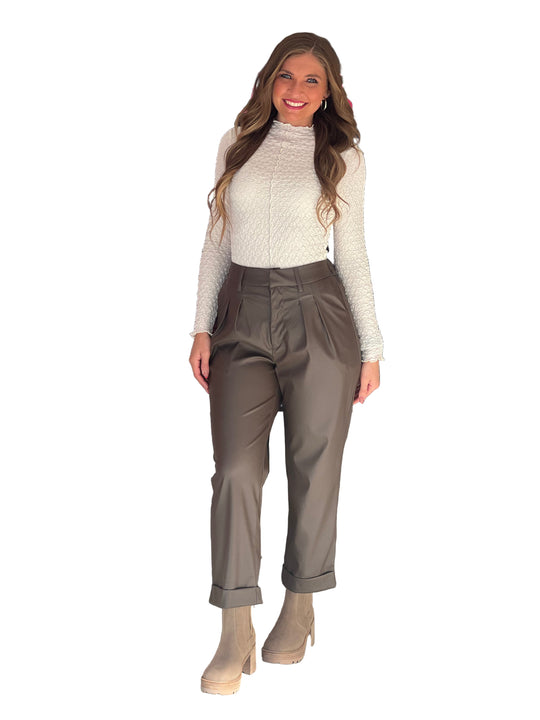Pantalon en Cuir Végétalien à Pli Avant pour Femme 0