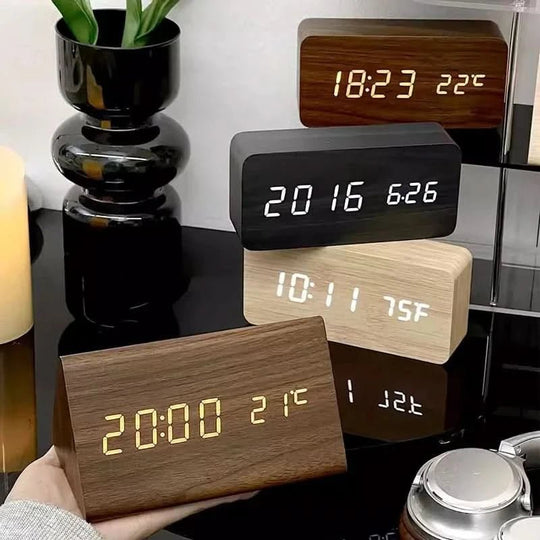 Réveil Matin LED Bois Design Rétro avec Alarmes Personnalisables et Affichage de Température 1