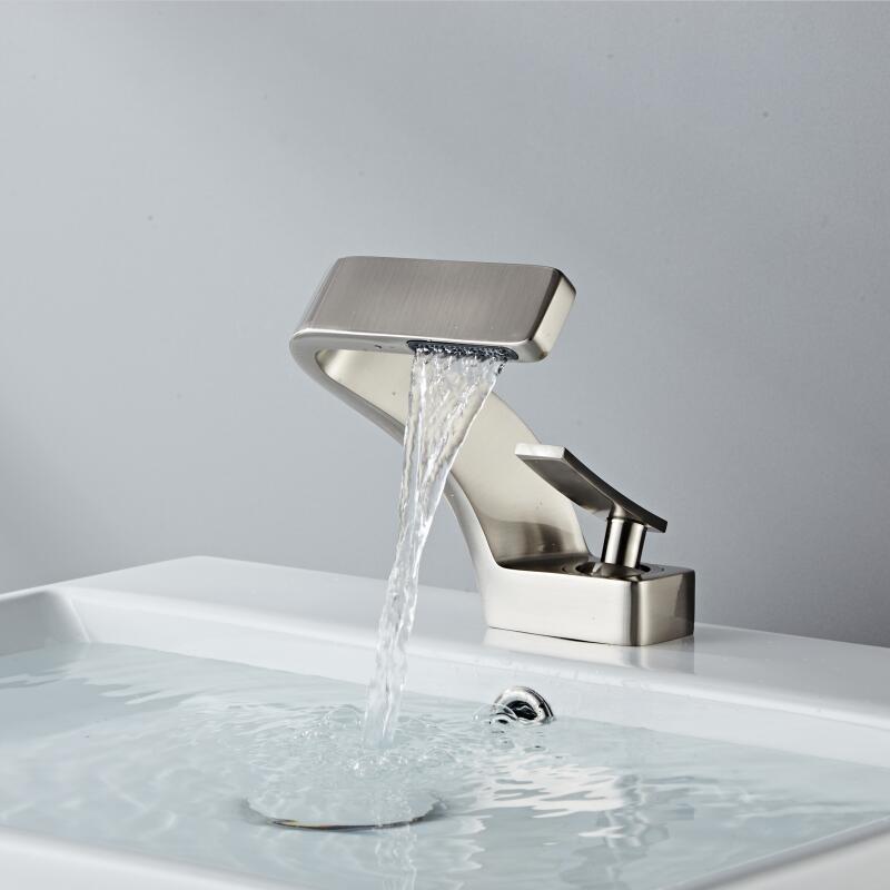 Robinet incurvé moderne pour cuisine et salle de bain 3