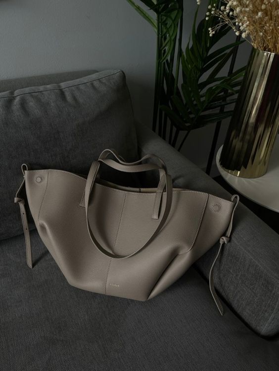 Sac Femme Fourre Tout Pratique et Spacieux Moderne 2