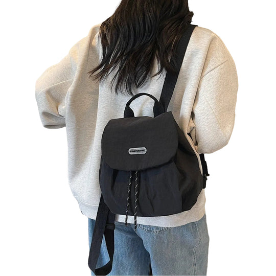 Sac à dos compact pour femme au design moderne 0