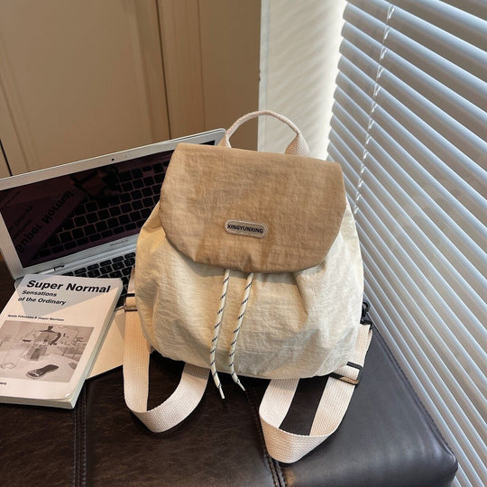 Sac à dos compact pour femme au design moderne 1