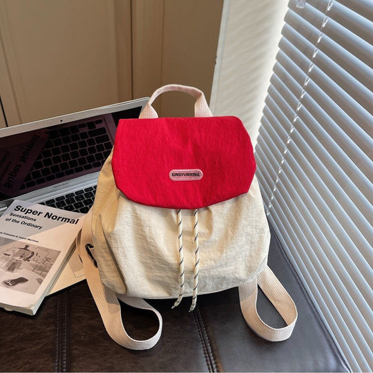 Sac à dos compact pour femme au design moderne 2
