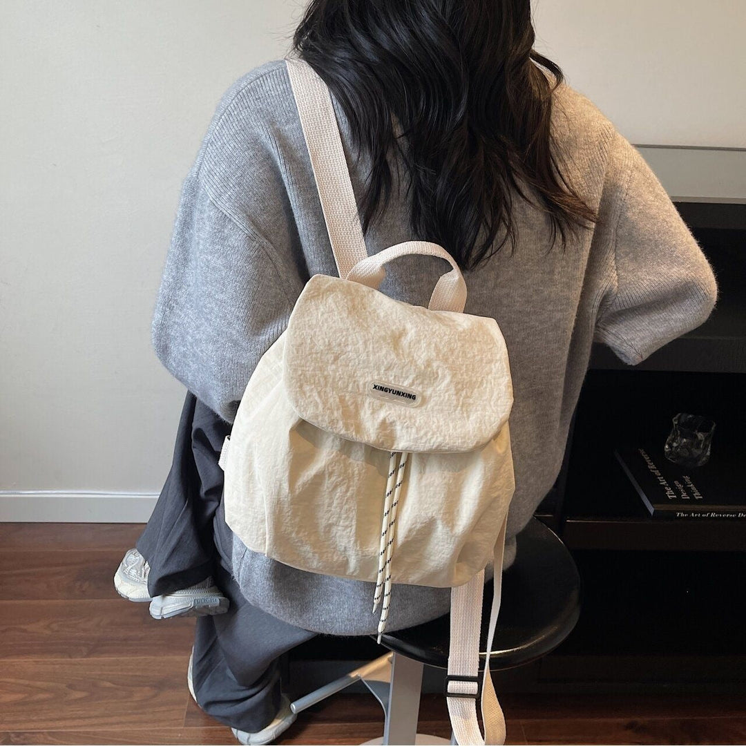 Sac à dos compact pour femme au design moderne 7