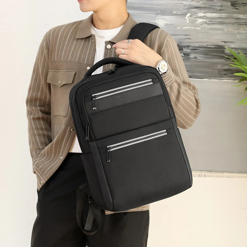 Sac à dos fonctionnel pour homme design moderne 1