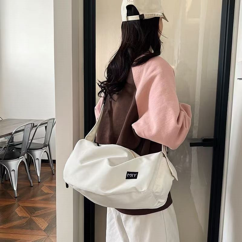 Sac bandoulière femme design moderne avec compartiments pratiques 2