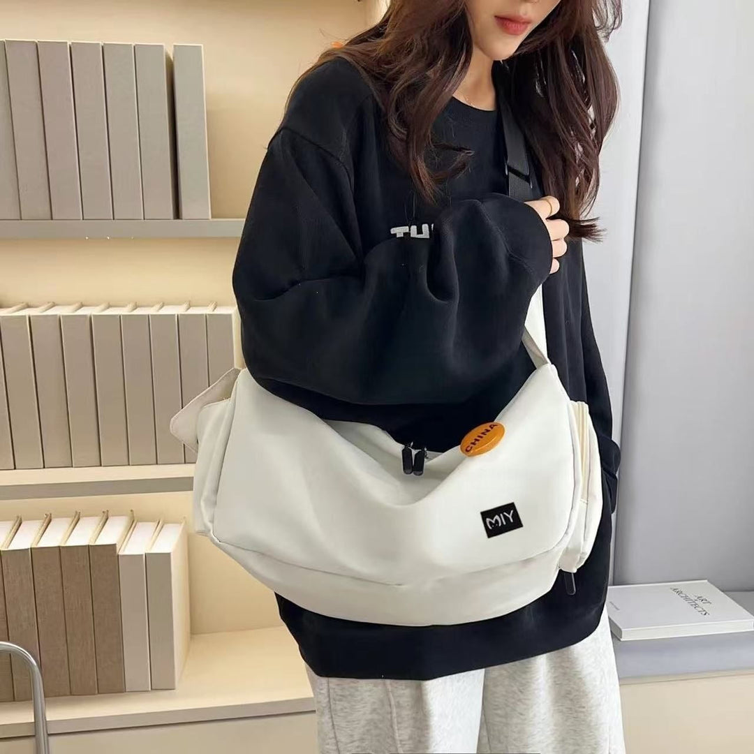 Sac bandoulière femme design moderne avec compartiments pratiques 5