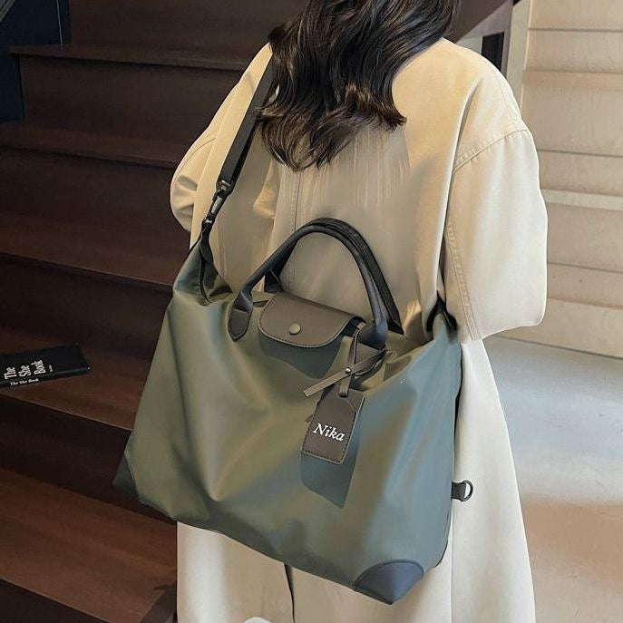 Sac de voyage polyvalent pour homme et femme au design moderne 1