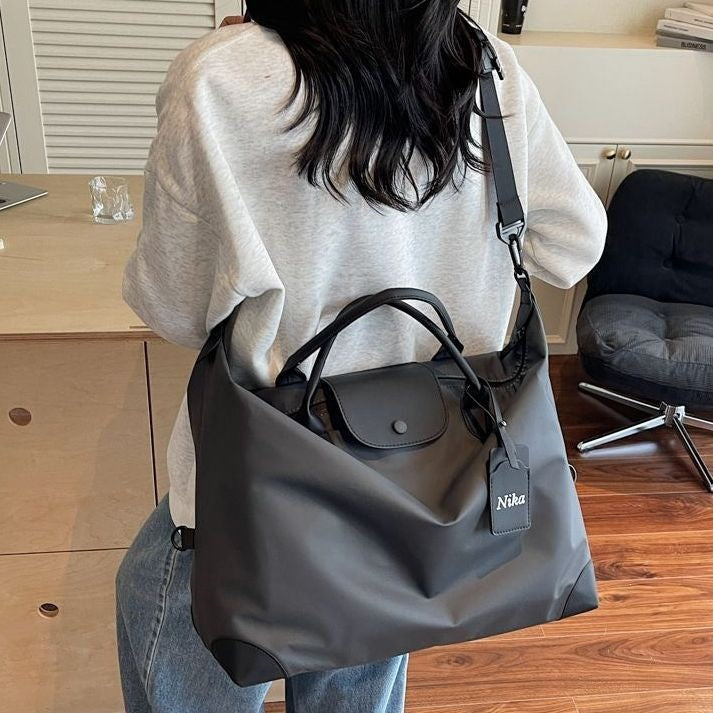 Sac de voyage polyvalent pour homme et femme au design moderne 3