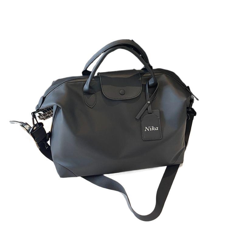 Sac de voyage polyvalent pour homme et femme au design moderne 4