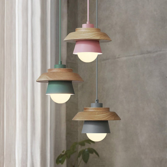 Suspension en Bois Nordique Moderne 1