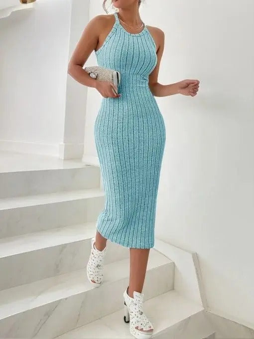 Robe mi-longue moulante à col licou pour femme