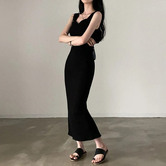 Robe tricotée sans manches à col carré pour femme