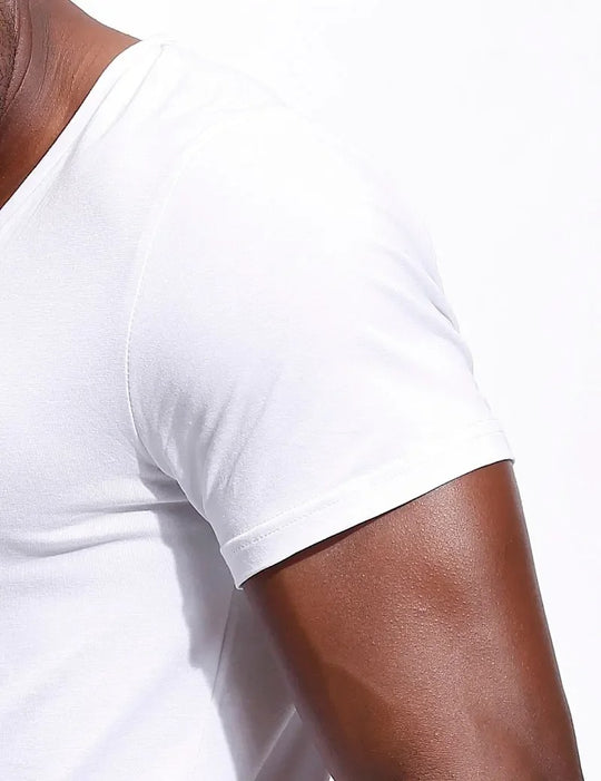 T-shirt à col en V profond pour homme