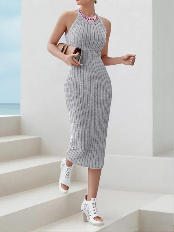 Robe mi-longue moulante à col licou pour femme